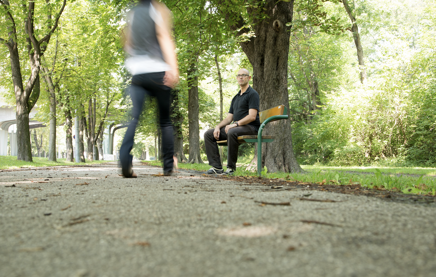 Zwei Personen im Park